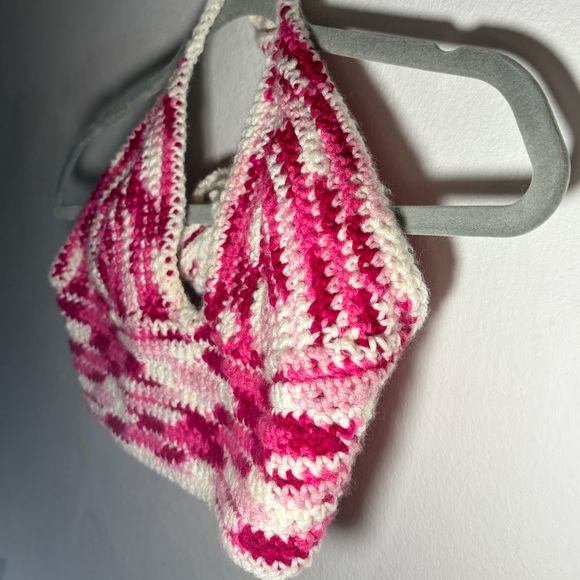 Crochet halter top pink and white 🤍🩷 - Picture 3 of 6